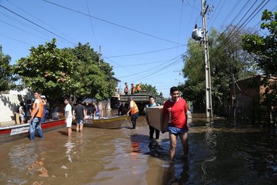 Sigue asistencia a familias afectadas por caída de muro de contención en Sajonia - ADN Paraguayo