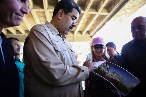 Presidente de Venezuela ordena a milicias producir alimentos y elevar número de miembros | .::Agencia IP::.