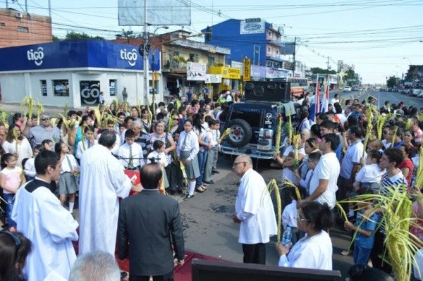 Parada de metrobús fue bendecido durante misa de domingo de ramos