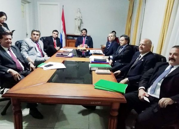 Prevén elegir terna para defensor mañana | Paraguay en Noticias