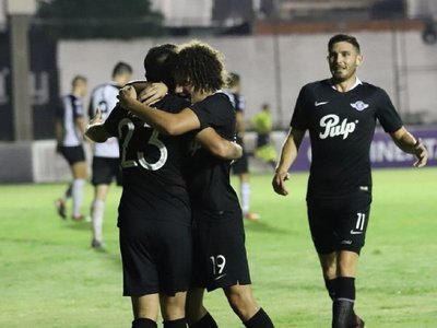 Libertad triunfa con polémica y sigue prendido