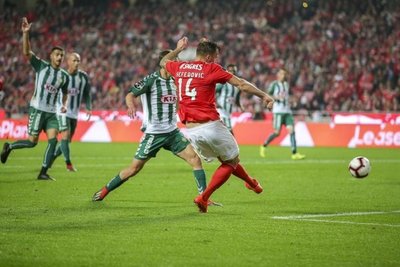 Benfica y Oporto mantienen su pulso - Deportes - ABC Color