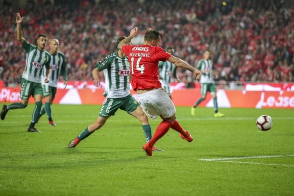 Benfica y Oporto mantienen su pulso - Deportes - ABC Color