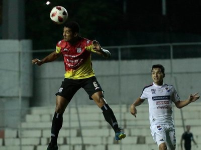 Un empate que ayuda poco