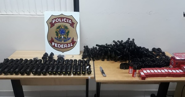 Federales requisan accesorios para armas de fuego