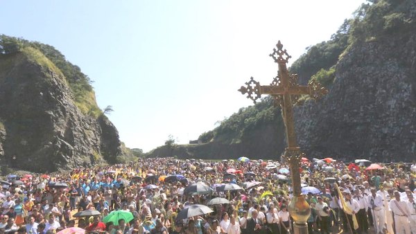 DOMINGO DE RAMOS. Con palmas arriba, fieles recibieron la Semana Santa