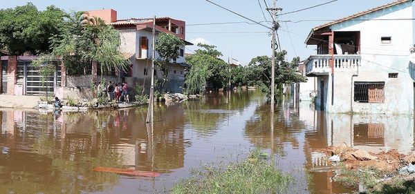 Cedió improvisado muro en Sajonia afectando a 350 familias