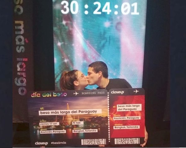 BESUKEIROS TEETE. Joven pareja se dio un súper beso de más de ¡30 horas!