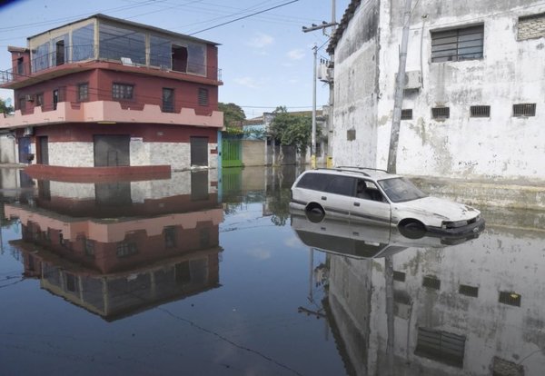 Cedió un muro y se inundó un barrio - Edicion Impresa - ABC Color