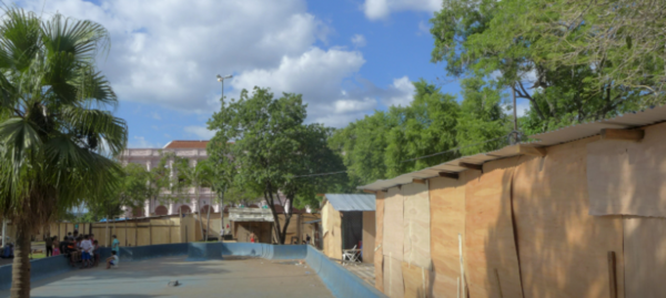 Algunas familias abandonan plaza frente al Cabildo, pero persiste resistencia de la mayoría | Paraguay en Noticias