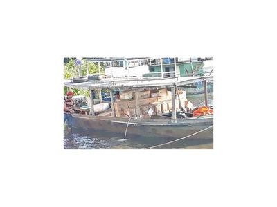 Ante caminos destruidos, los medicamentos llegan en barco