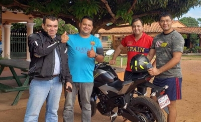 Músicos de la Policía devuelven billetera con G. 1.500.000: No todo está perdido | Paraguay en Noticias 