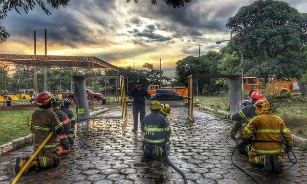 ﻿Exitoso curso internacional contra incendios