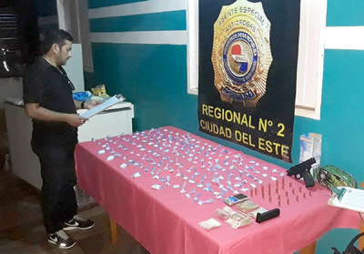 Allanan bodega e incautan dosis de cocaína listas para su venta