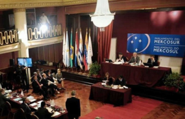 Deciden suspender la próxima elección directa de miembros del Parlasur - Radio 1000 AM