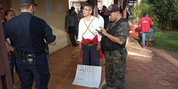 Se encadenó funcionario municipal de CDE