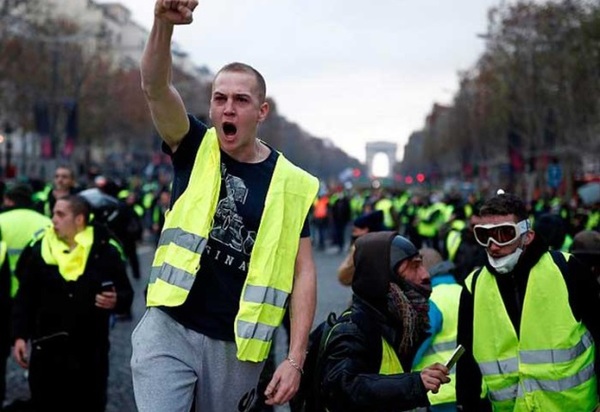 Macron anuncia nuevas medidas para salir de crisis de los “chalecos amarillos” | .::Agencia IP::.