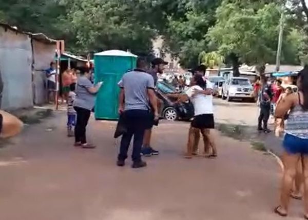 Pelea entre damnificados - Nacionales - ABC Color