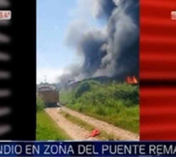 Incendio consume recicladora en Remanso - Paraguay.com