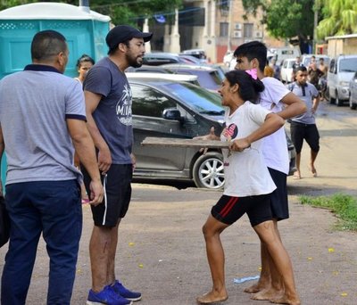 Pelea entre damnificados | Paraguay en Noticias