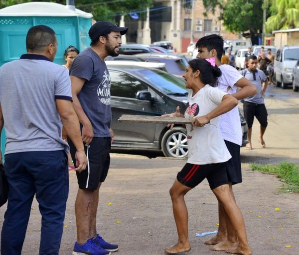 Pelea entre damnificados | Paraguay en Noticias