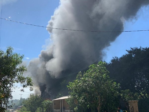 Remanso: Incendio de gran magnitud en planta recicladora