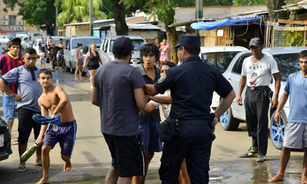 Pelea entre damnificados – Prensa 5