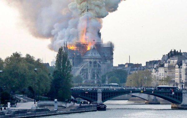 Tragedia histórica: ¡Arde la catedral de Notre Dame!