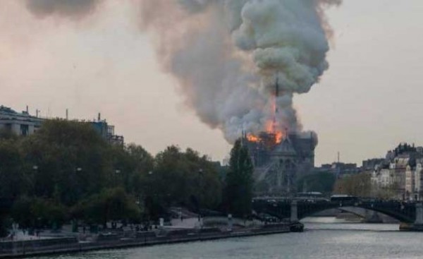 Incendio en histórica catedral de Notre Dame