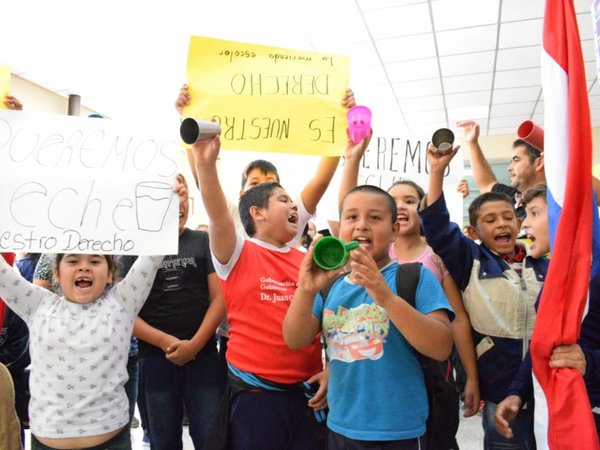 Guairá: Docentes exigen vaso de leche para niños