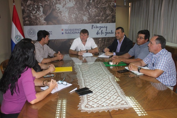 Presentan proyecto para aumentar la producción lechera en Caaguazú - ADN Paraguayo