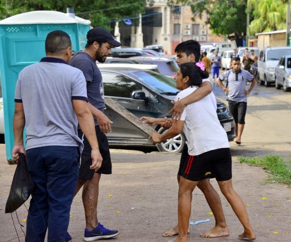 Junta pide atrasar despeje de la plaza del Cabildo - Nacionales - ABC Color