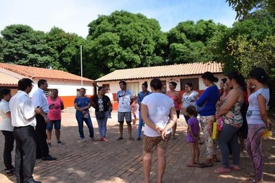 Padres piden garantías para docente en Carapeguá | Paraguay en Noticias 