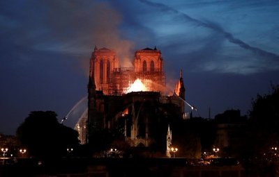 Incertidumbre sobre posibilidad de sofocar el incendio de Notre Dame - ADN Paraguayo