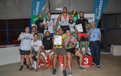 Buen nivel en lucha de playa - Deportes - ABC Color