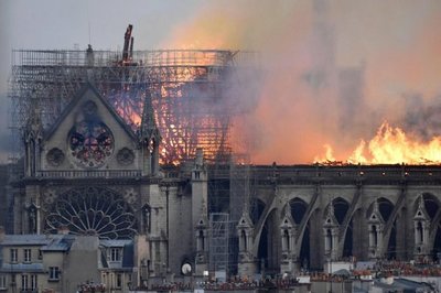 Incendio consume la Catedral de Notre Dame en París - 730am - ABC Color