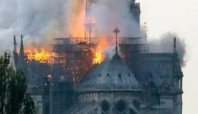 Impresionante incendio destruye la catedral Notre Dame de París - Fotos - ABC Color
