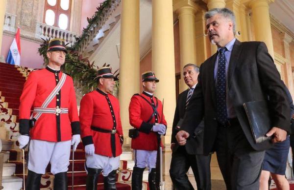 Ministro de la Senad recupera atribuciones para designar a sus directores | Paraguay en Noticias