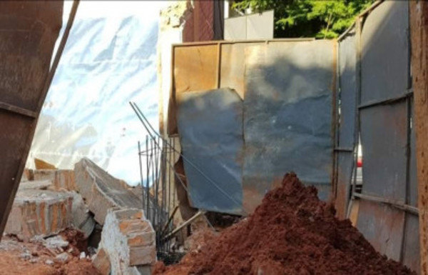 Varios heridos tras derrumbe de una muralla en Villarrica - Radio 1000 AM