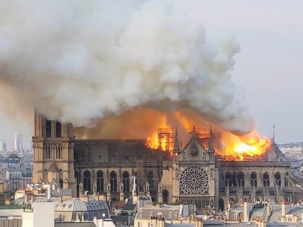 Estrellas del fútbol mundial y su lamento por lo ocurrido en Notre Dame