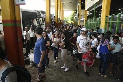 Masiva salida de buses por día desde la Terminal de Asunción - Nacionales - ABC Color