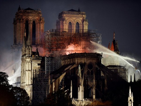 Paraguayos visitaron Notre Dame minutos antes del devastador incendio