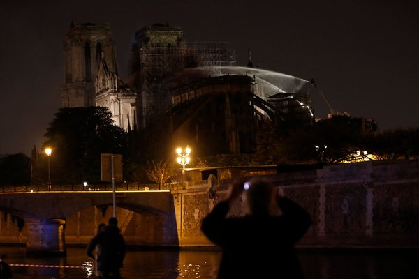 Reportan que incendio de la catedral de Notre Dame ya fue controlado - ADN Paraguayo