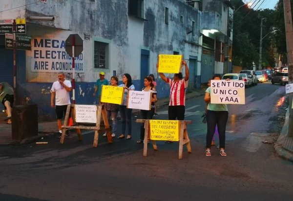 Exigen que calle sea de sentido único en barrio Recoleta | Paraguay en Noticias