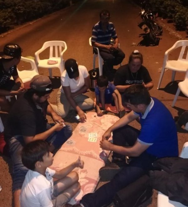 Manifestantes no se rinden en J. Augusto Saldívar | Paraguay en Noticias