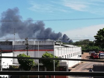 Abrieron boquete en techo de cole y tiraron bombas molotov