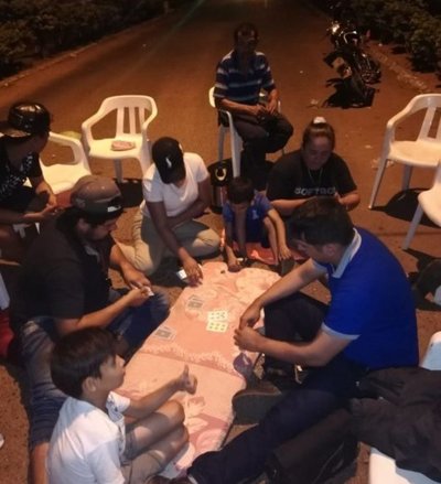 Manifestantes no se rinden en J. Augusto Saldívar - Nacionales - ABC Color