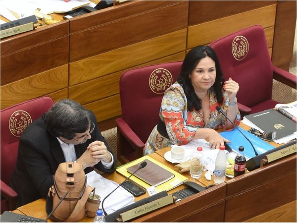 Bajac firmó nota y logró aliados en la ANR para salvarse