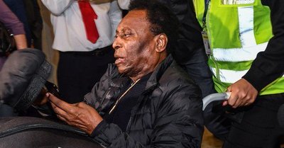 Pelé fue dado de alta tras ser operado de un cálculo renal