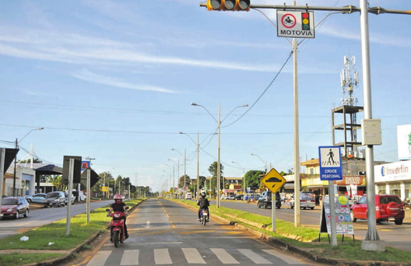 Vía peatonal de  la Avda. Perú, sin señalización | Diario Vanguardia 07